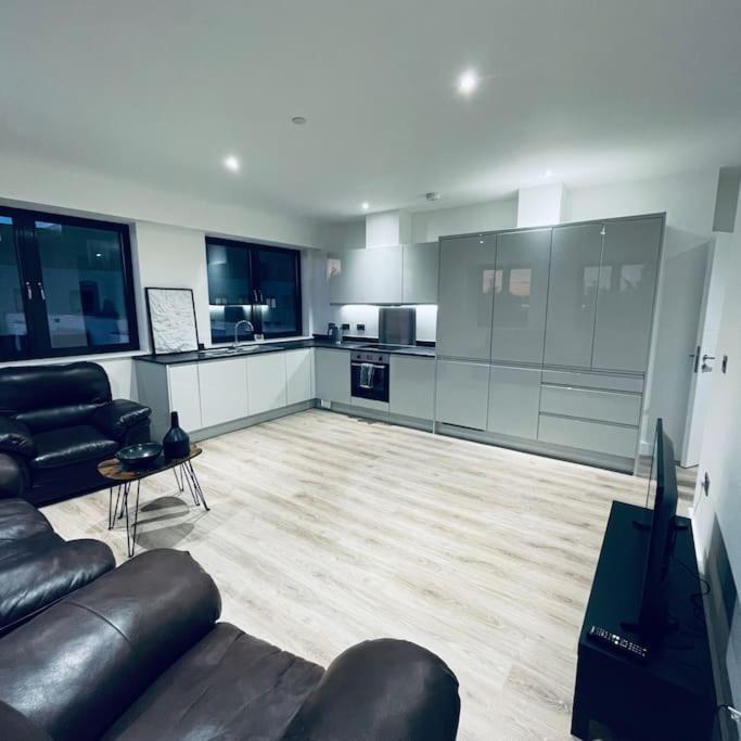 New One Bedroom Luxury Apartment In ソリフル エクステリア 写真
