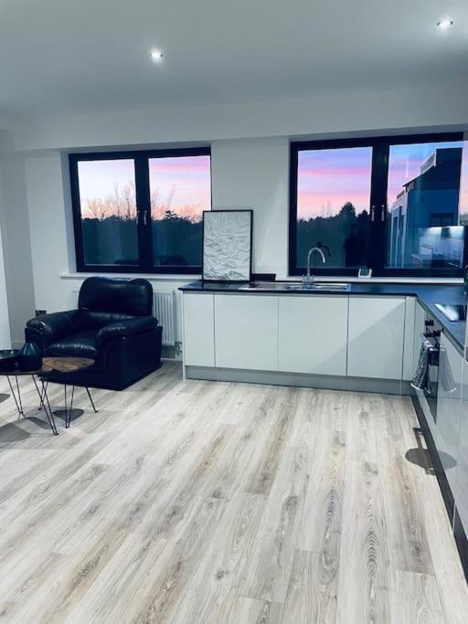 New One Bedroom Luxury Apartment In ソリフル エクステリア 写真