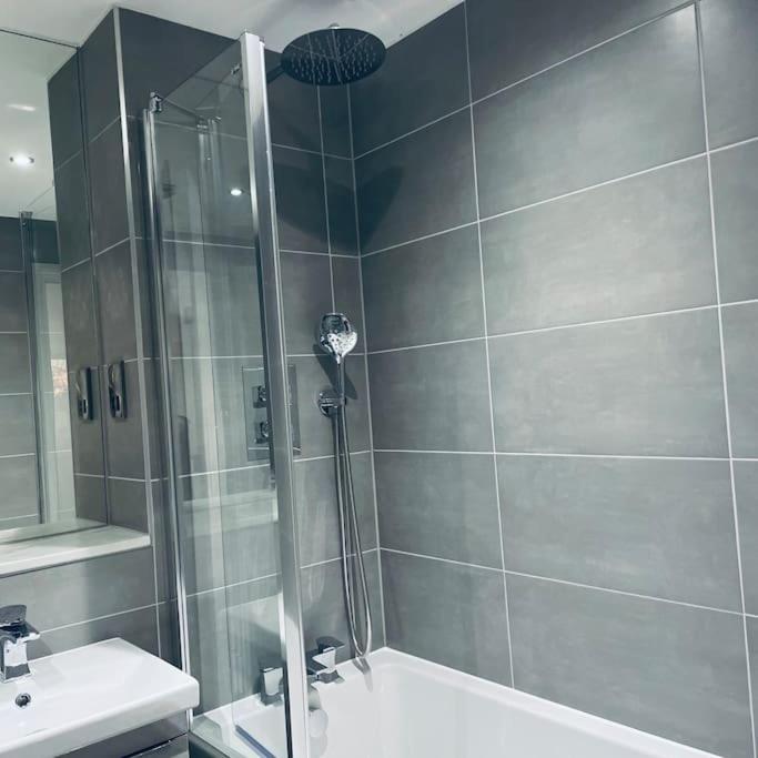 New One Bedroom Luxury Apartment In ソリフル エクステリア 写真