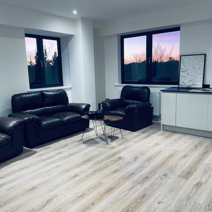 New One Bedroom Luxury Apartment In ソリフル エクステリア 写真